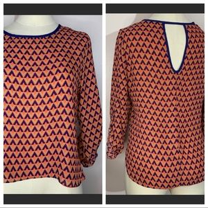 Peep-hole back geometric top